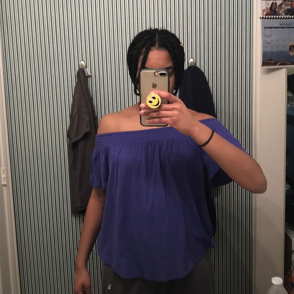 Off the shoulder Blouse - Picture 2 of 3